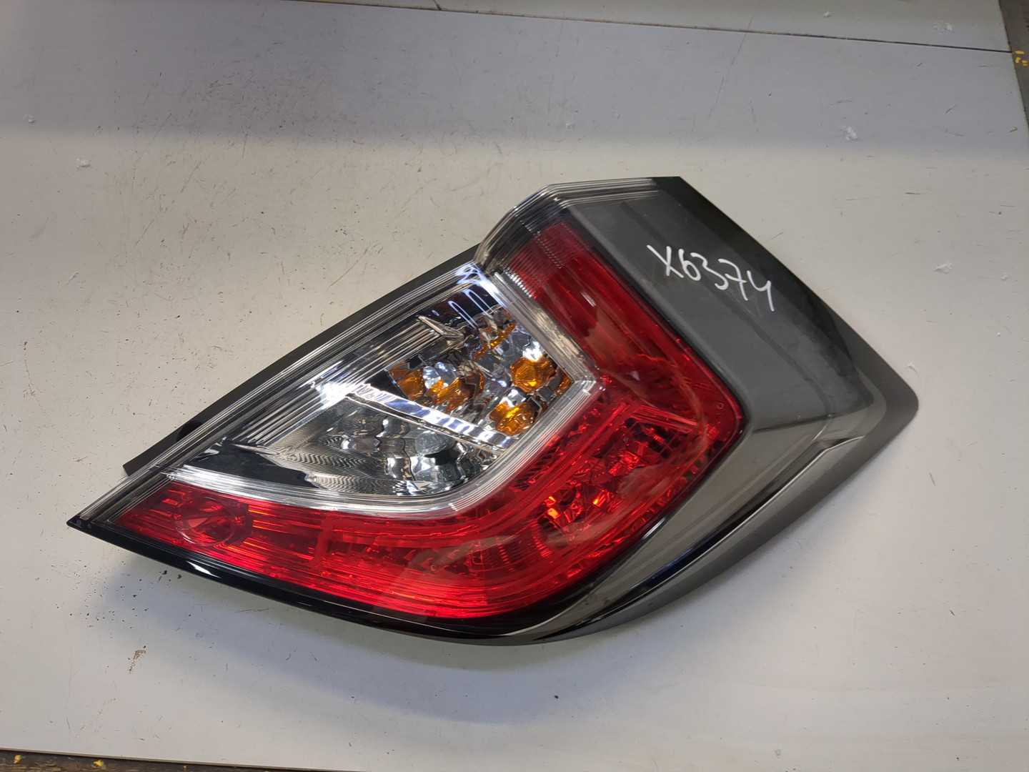 Фонарь задний правый