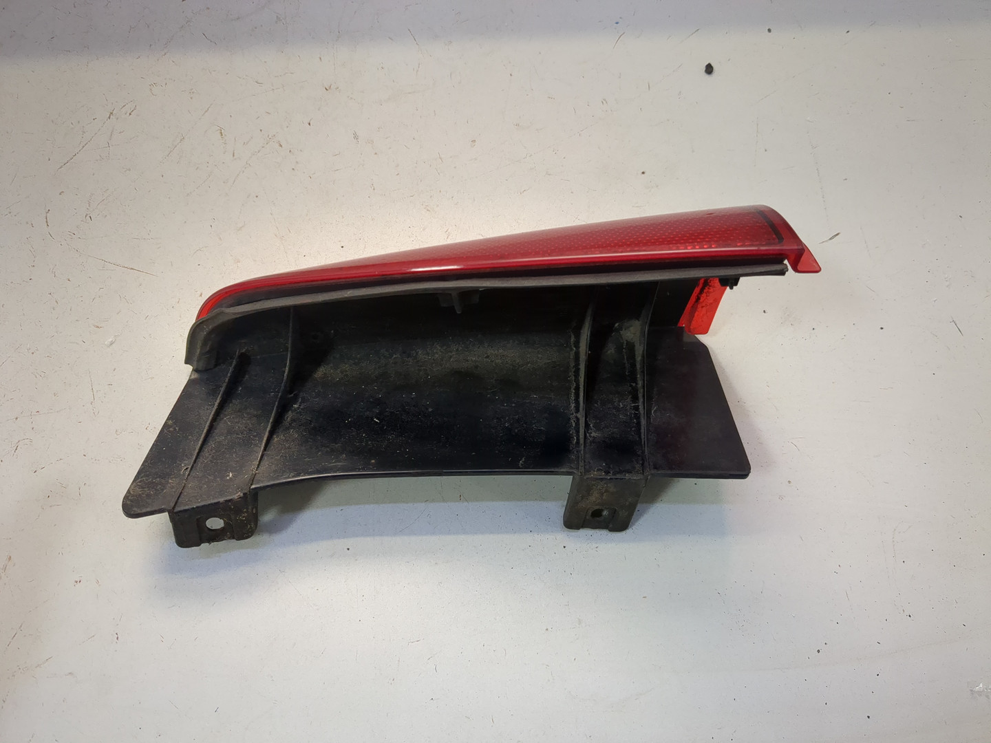 Отражатель в бампер задний левый