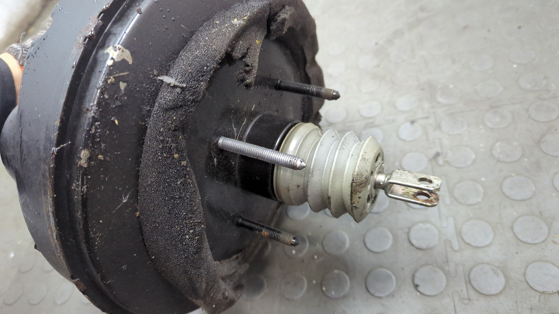 Усилитель тормозов вакуумный