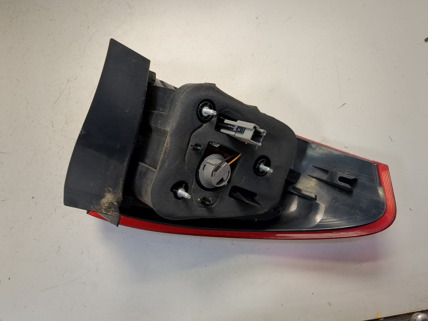 Фонарь задний правый