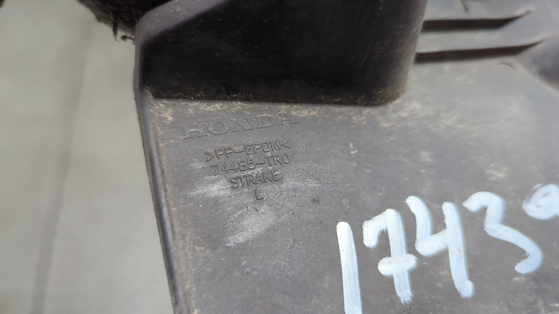 Брызговик задний левый