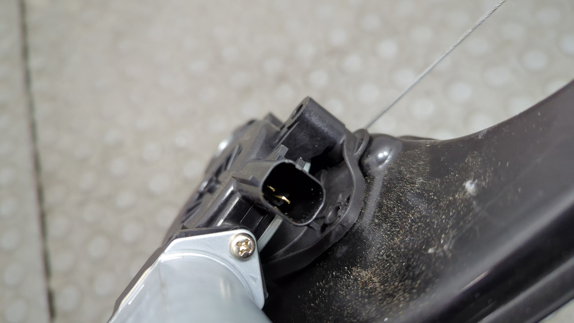 Стеклоподъемник электр. задний левый