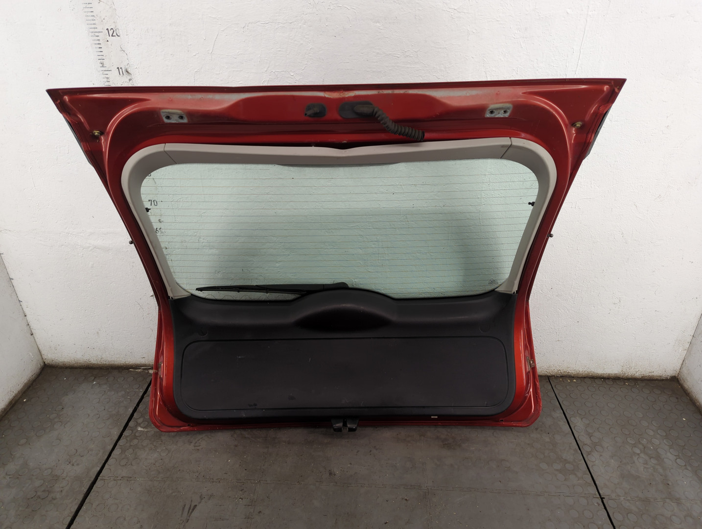 Дверь багажника