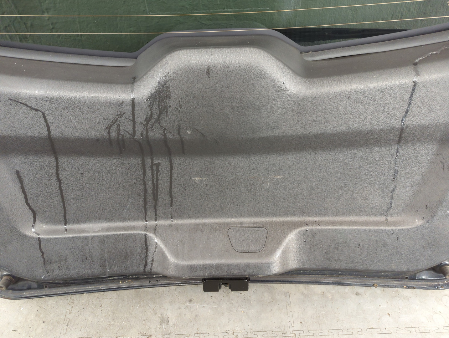 Дверь багажника