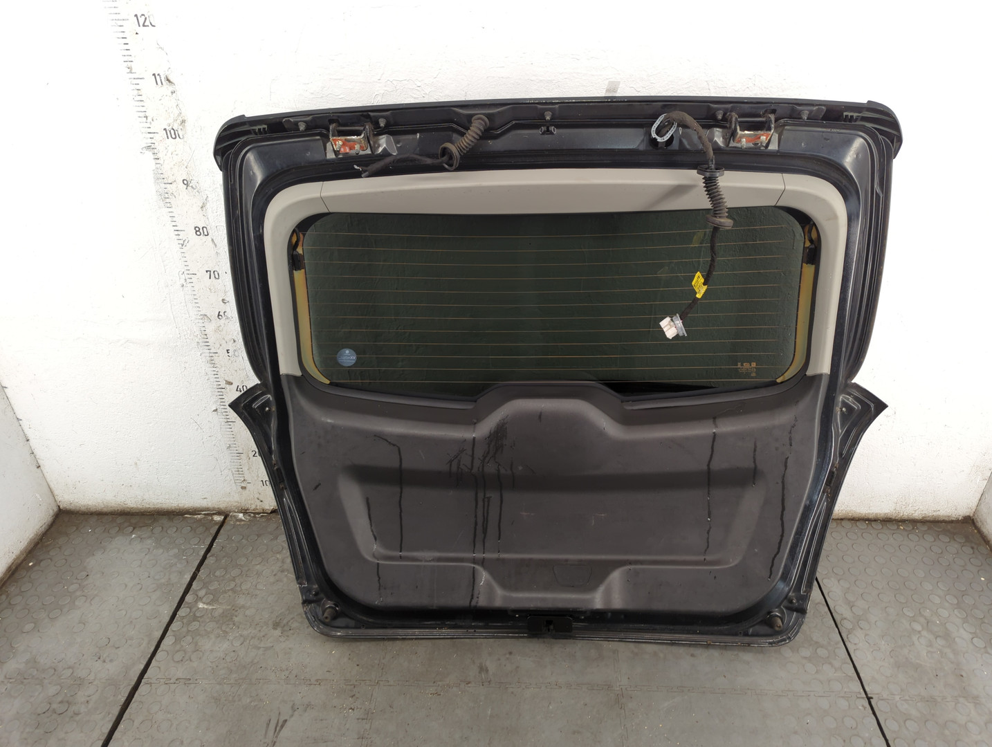 Дверь багажника