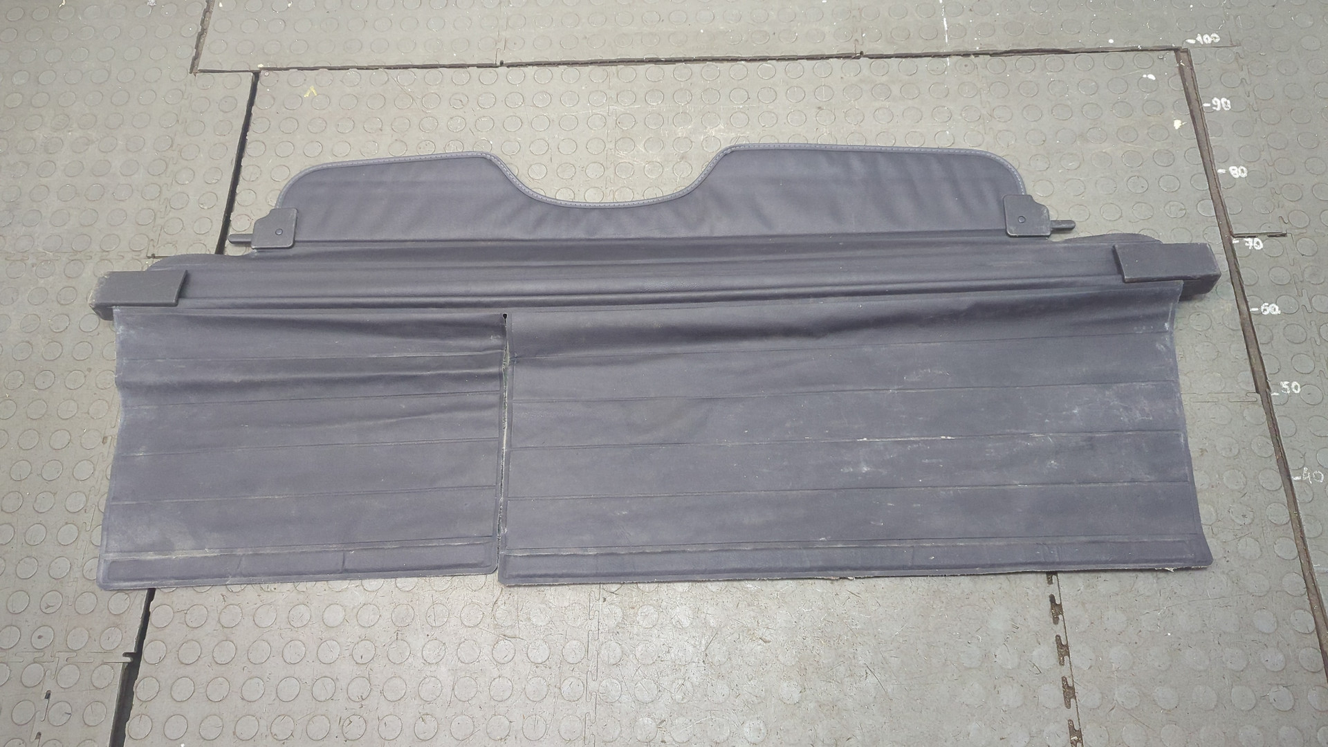 Шторка багажника