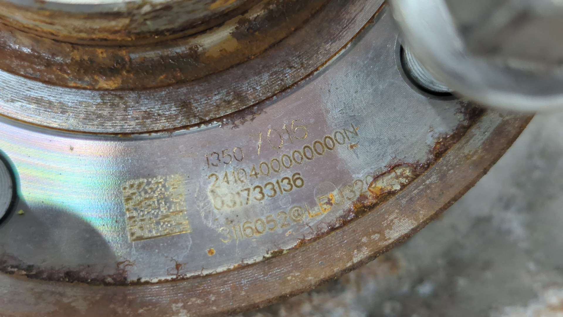 Кулак поворотный передний левый