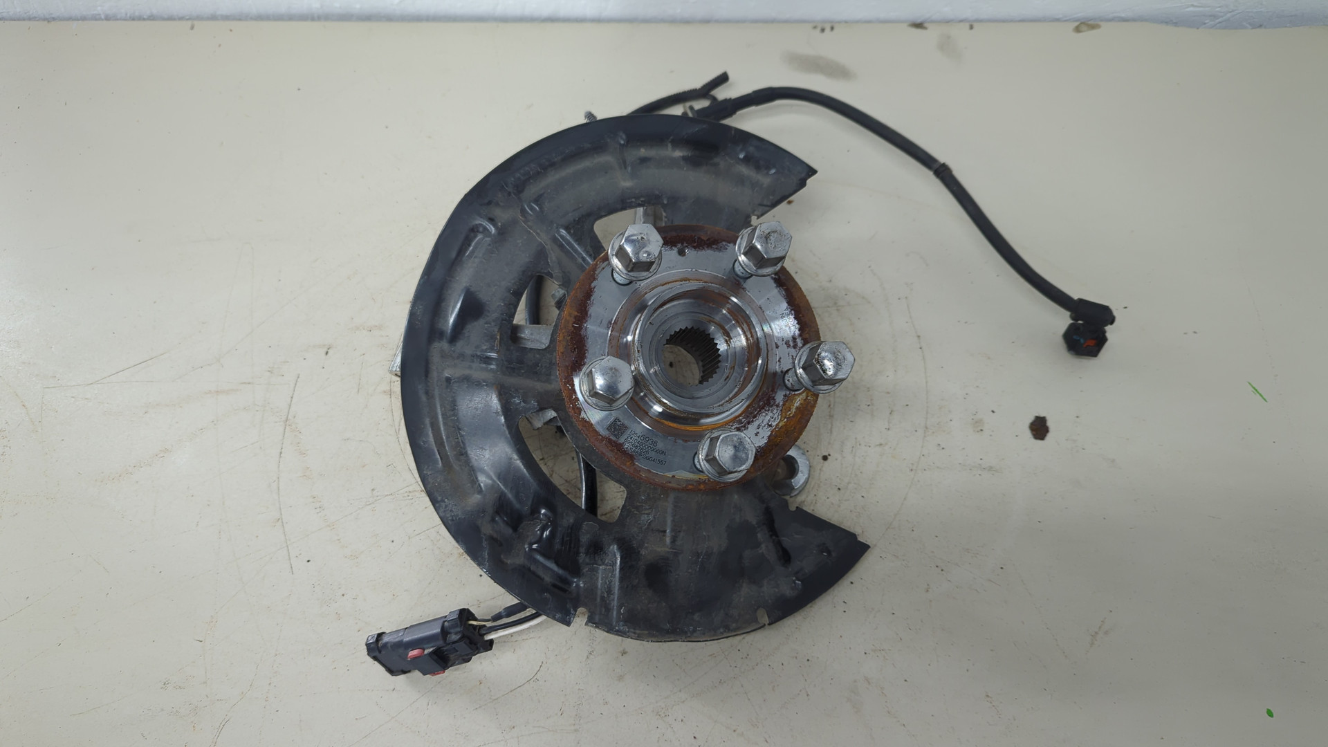 Кулак поворотный передний правый