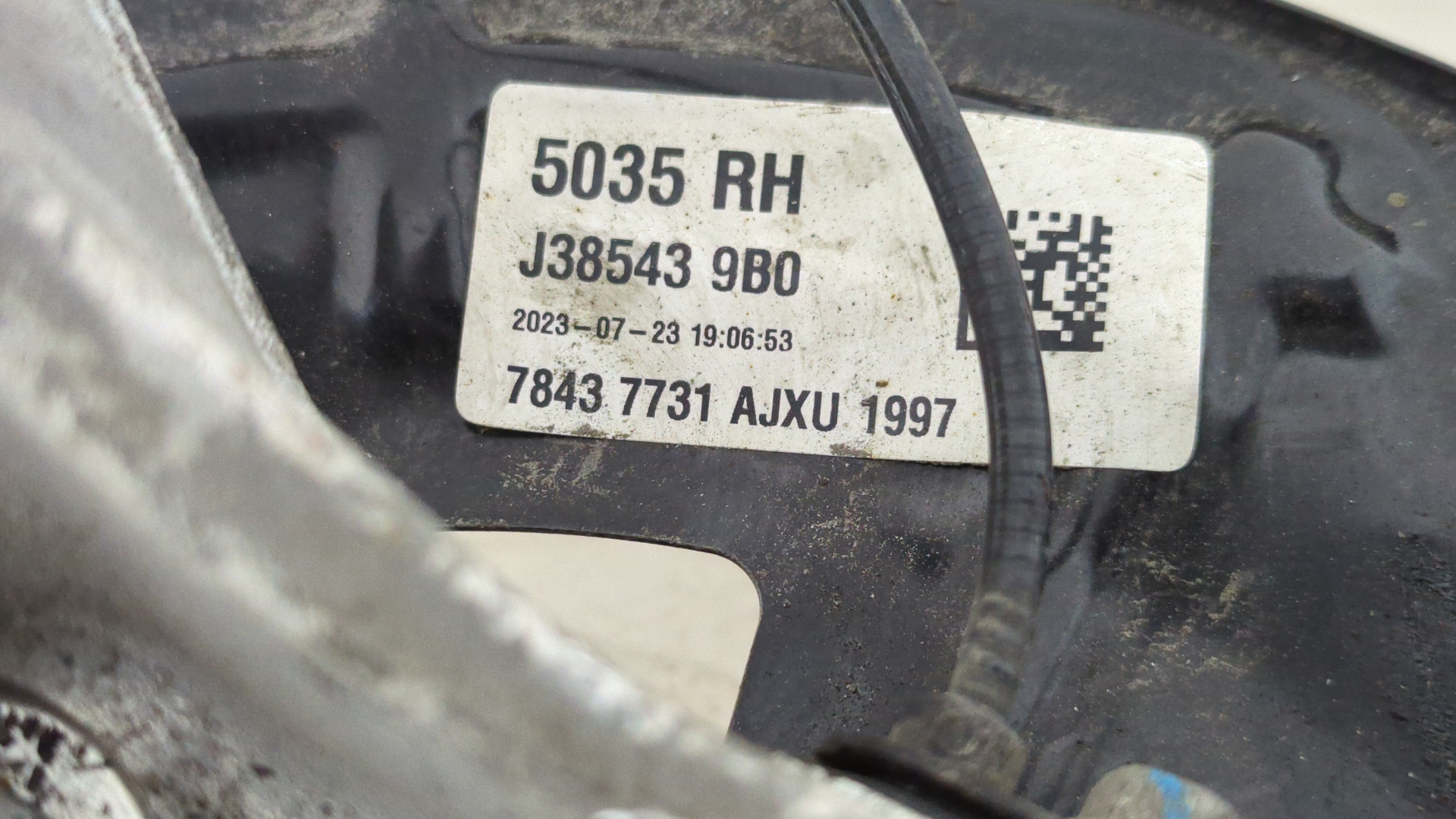 Кулак поворотный передний правый