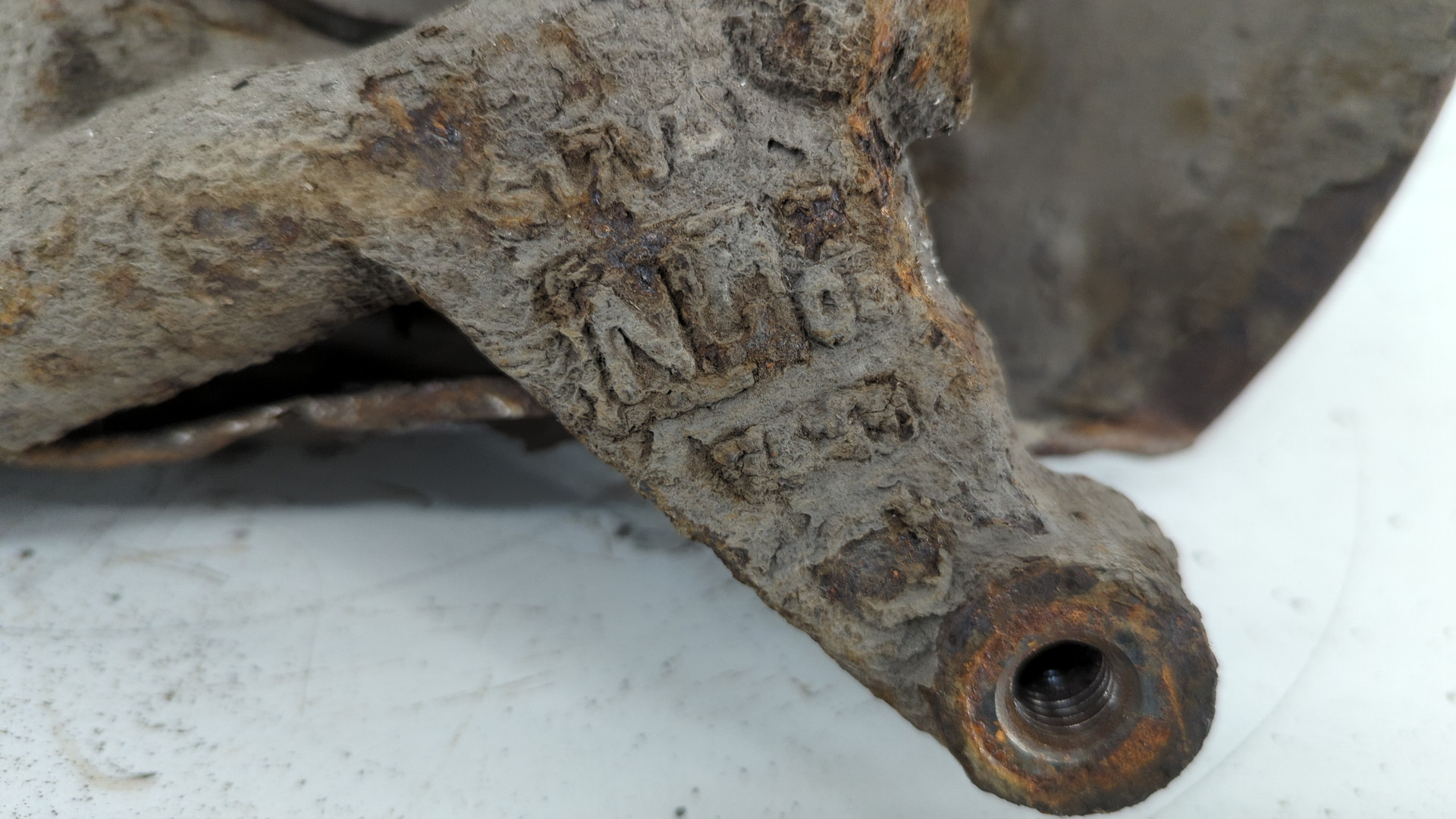 Кулак поворотный задний левый