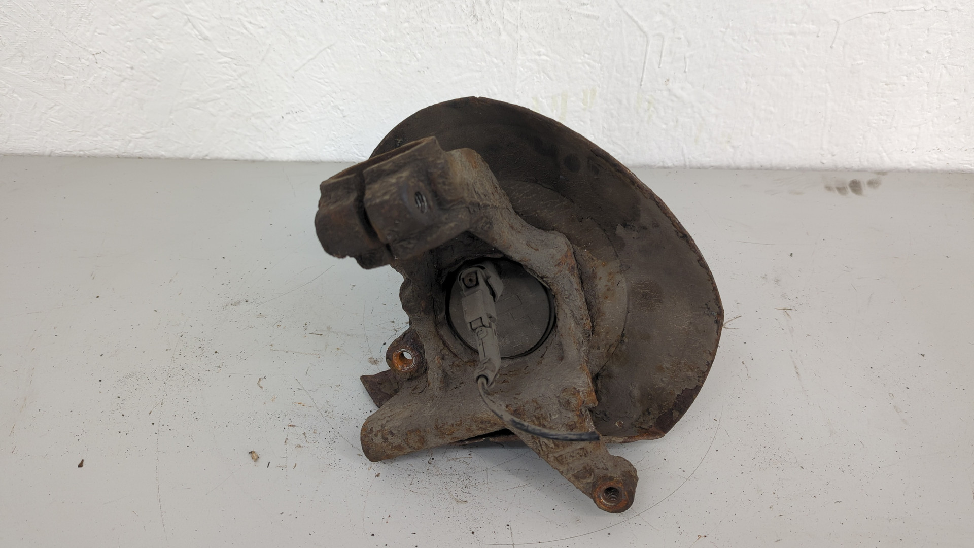 Кулак поворотный задний левый