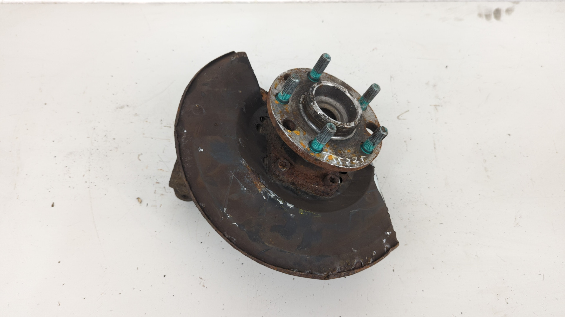 Кулак поворотный задний левый