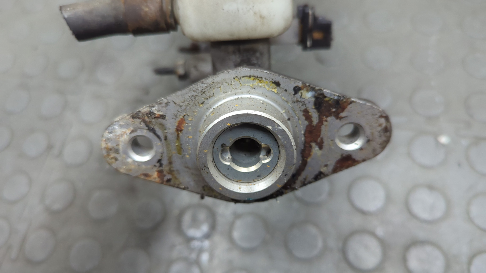 Цилиндр тормозной главный