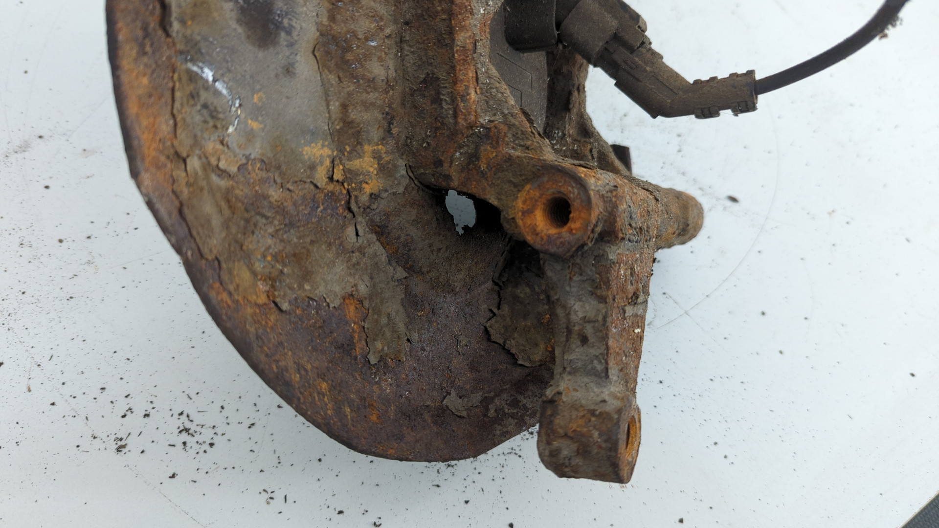 Кулак поворотный задний правый