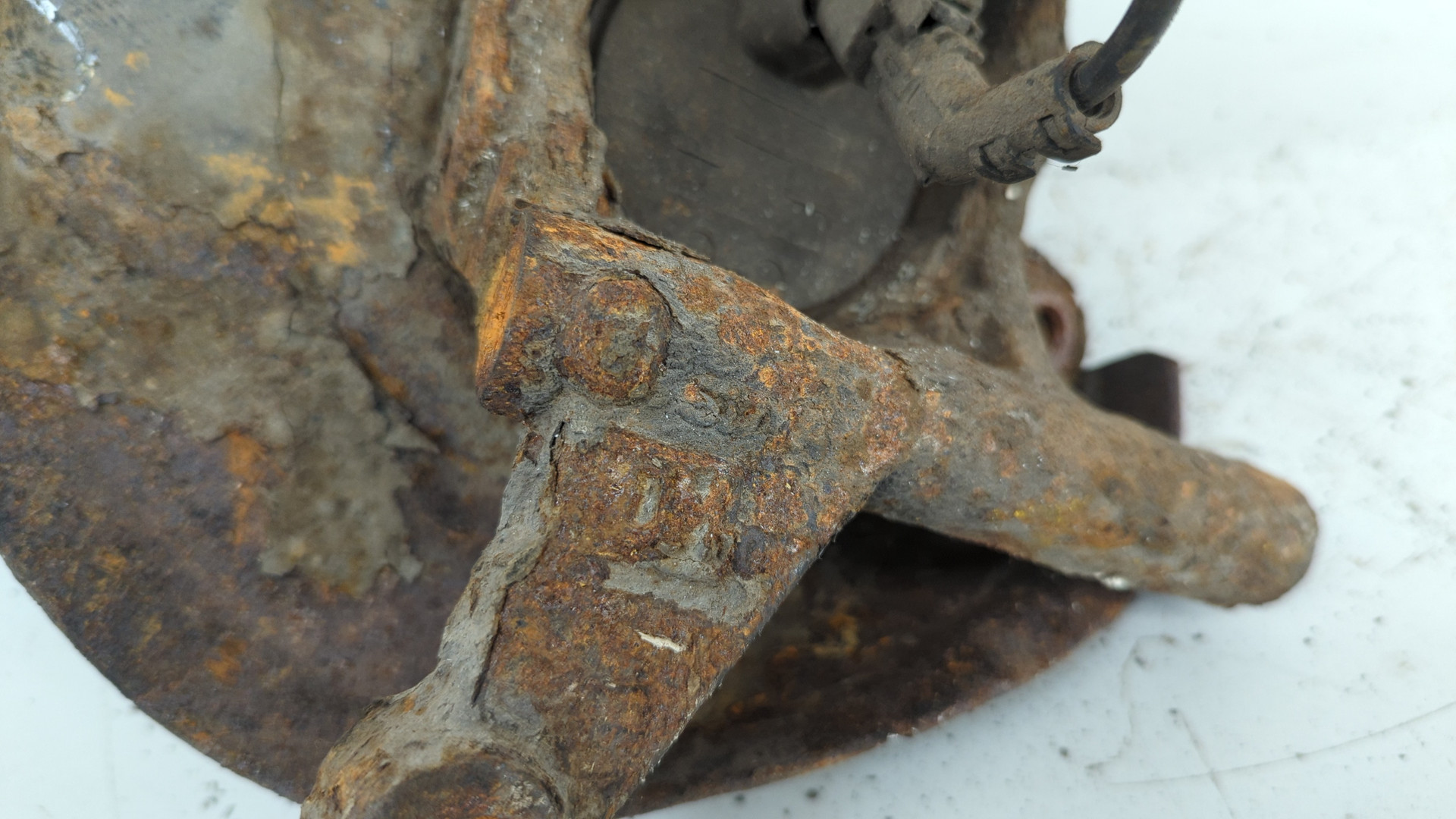 Кулак поворотный задний правый