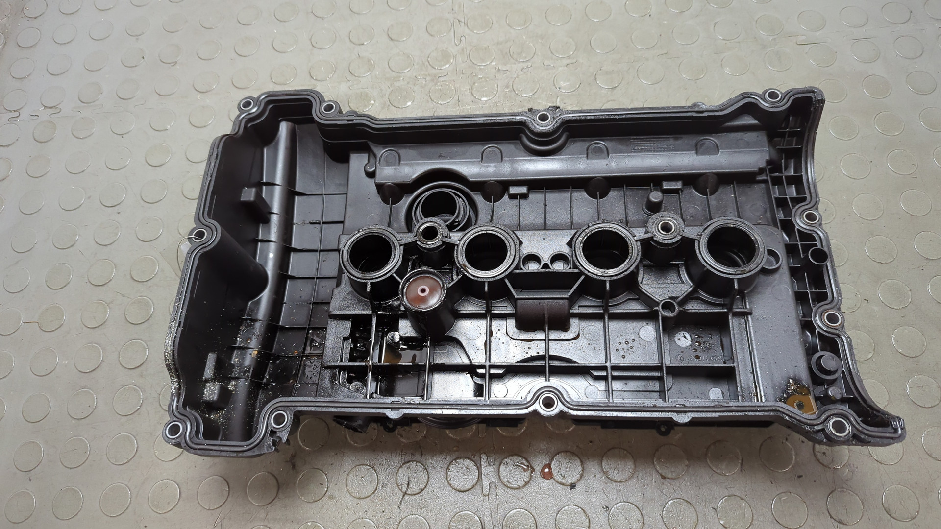 Крышка клапанная ГБЦ