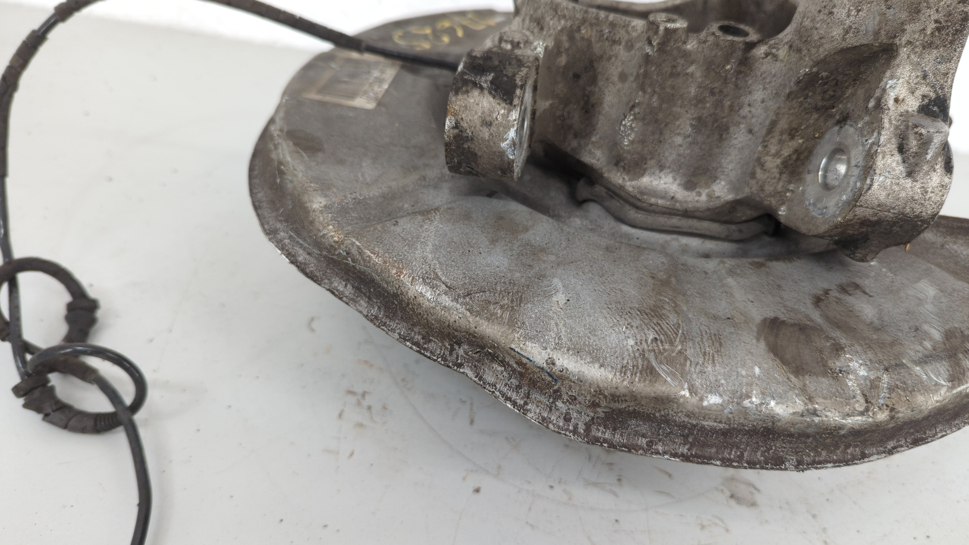 Кулак поворотный задний левый