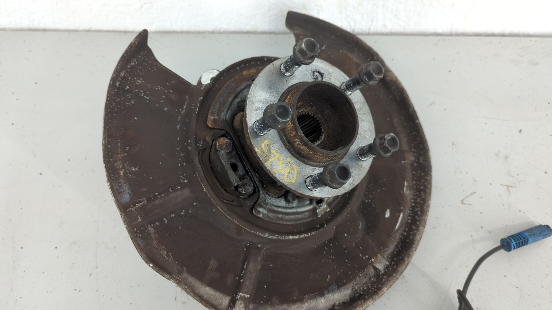 Кулак поворотный задний левый