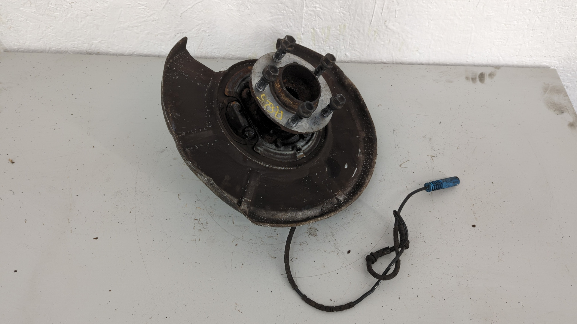 Кулак поворотный задний левый