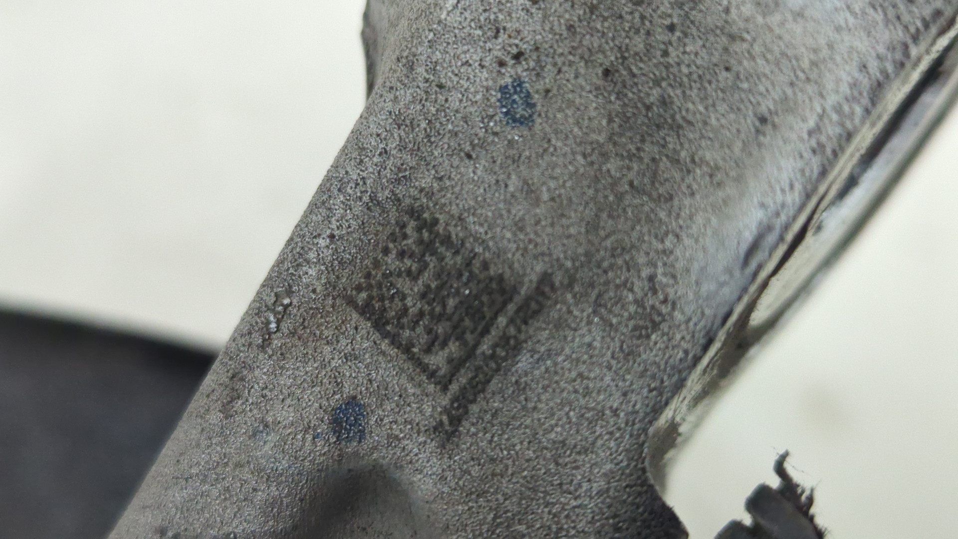 Кулак поворотный передний правый