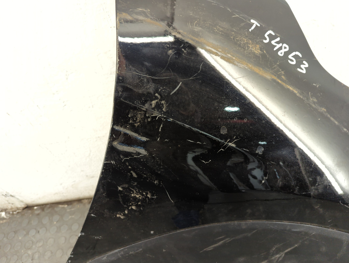 Крыло переднее правое