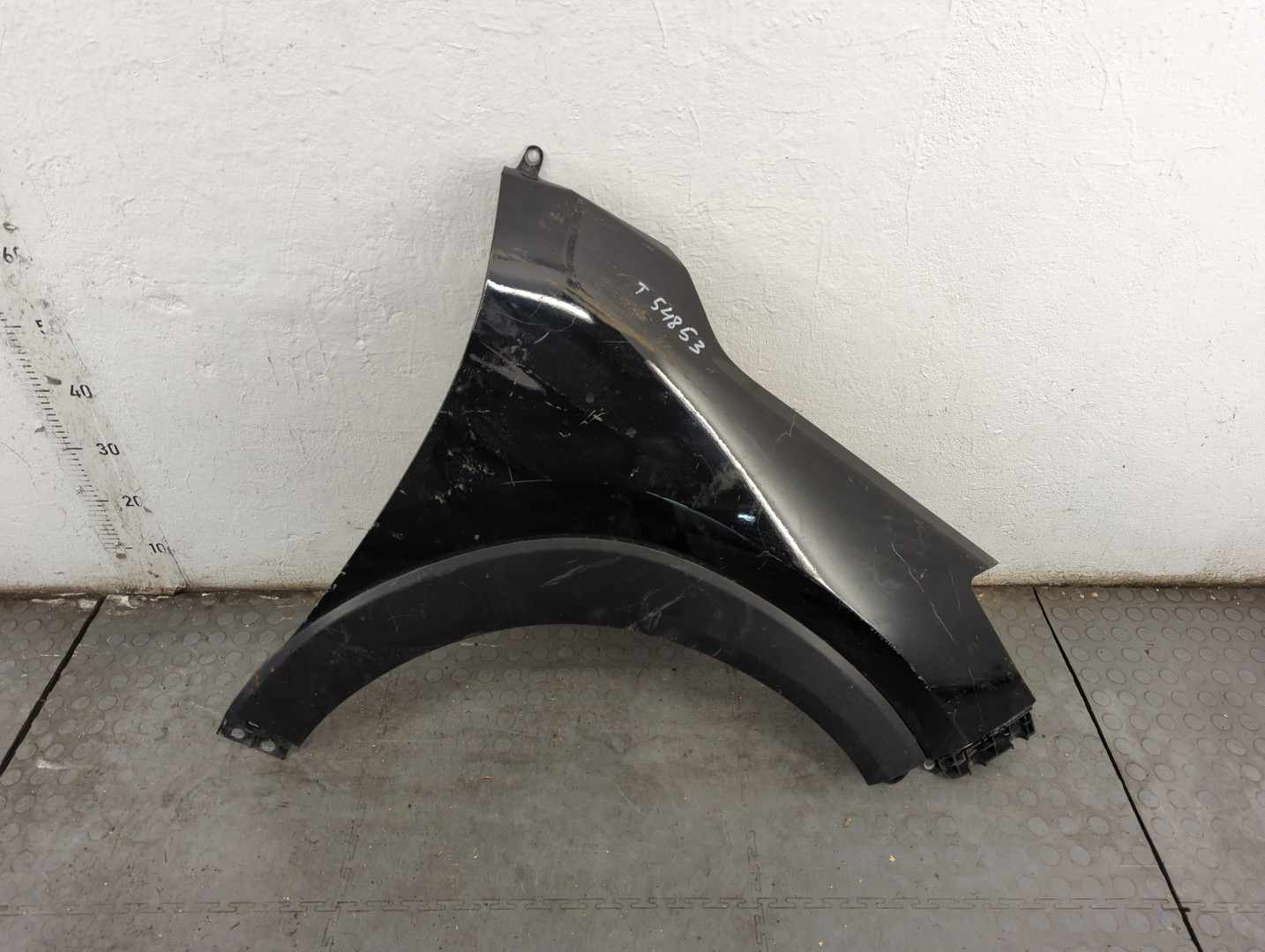 Крыло переднее правое