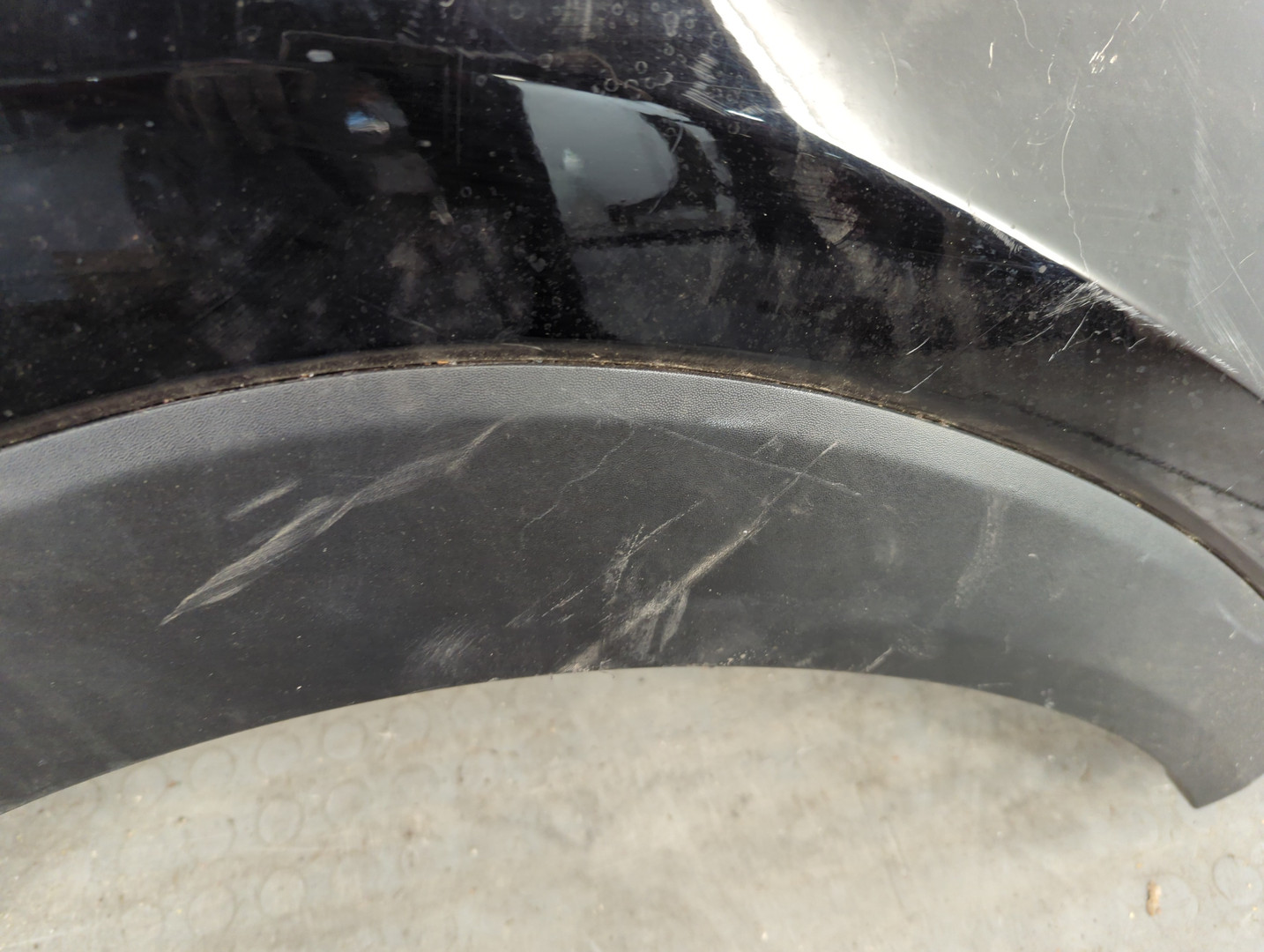 Крыло переднее правое