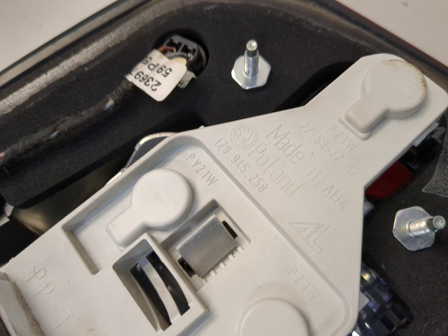 Фонарь задний правый