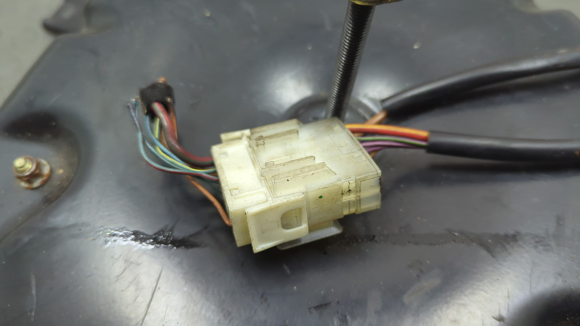 Насос регулировки подвески