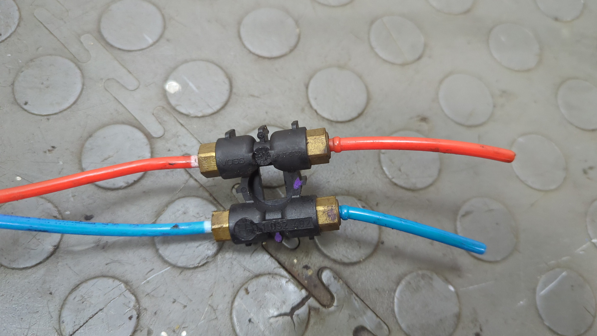 Насос регулировки подвески