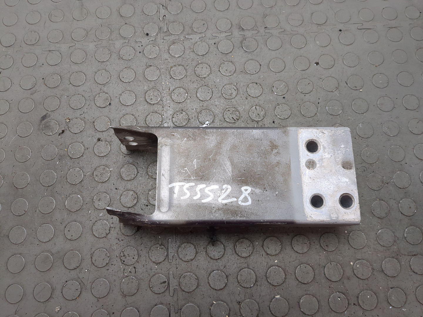 Кронштейн усилителя переднего бампера