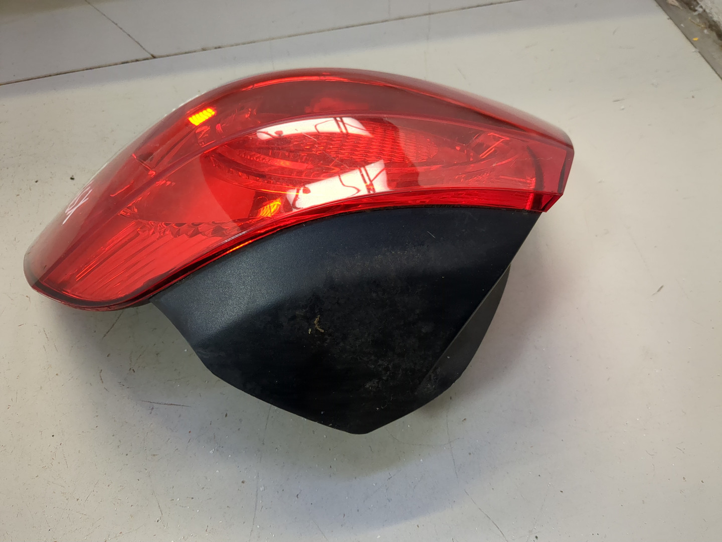 Фонарь задний правый