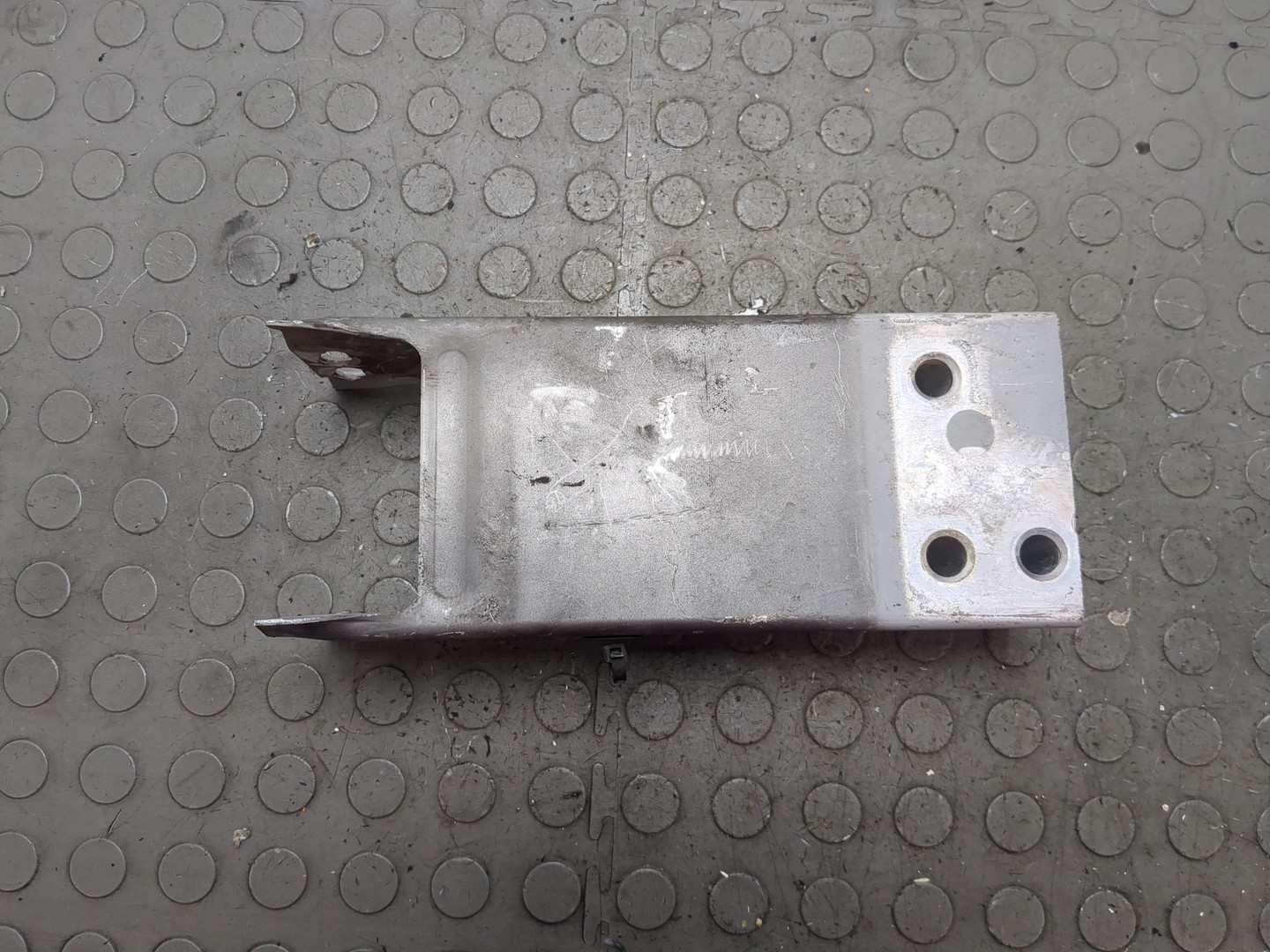 Кронштейн усилителя переднего бампера