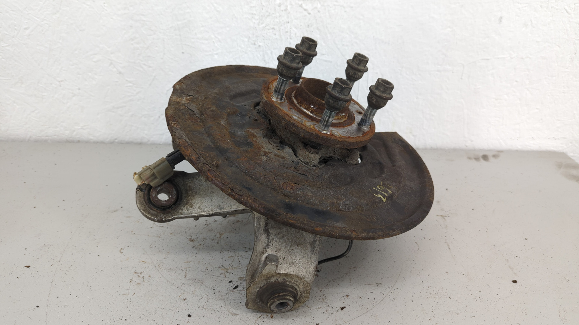 Кулак поворотный задний правый