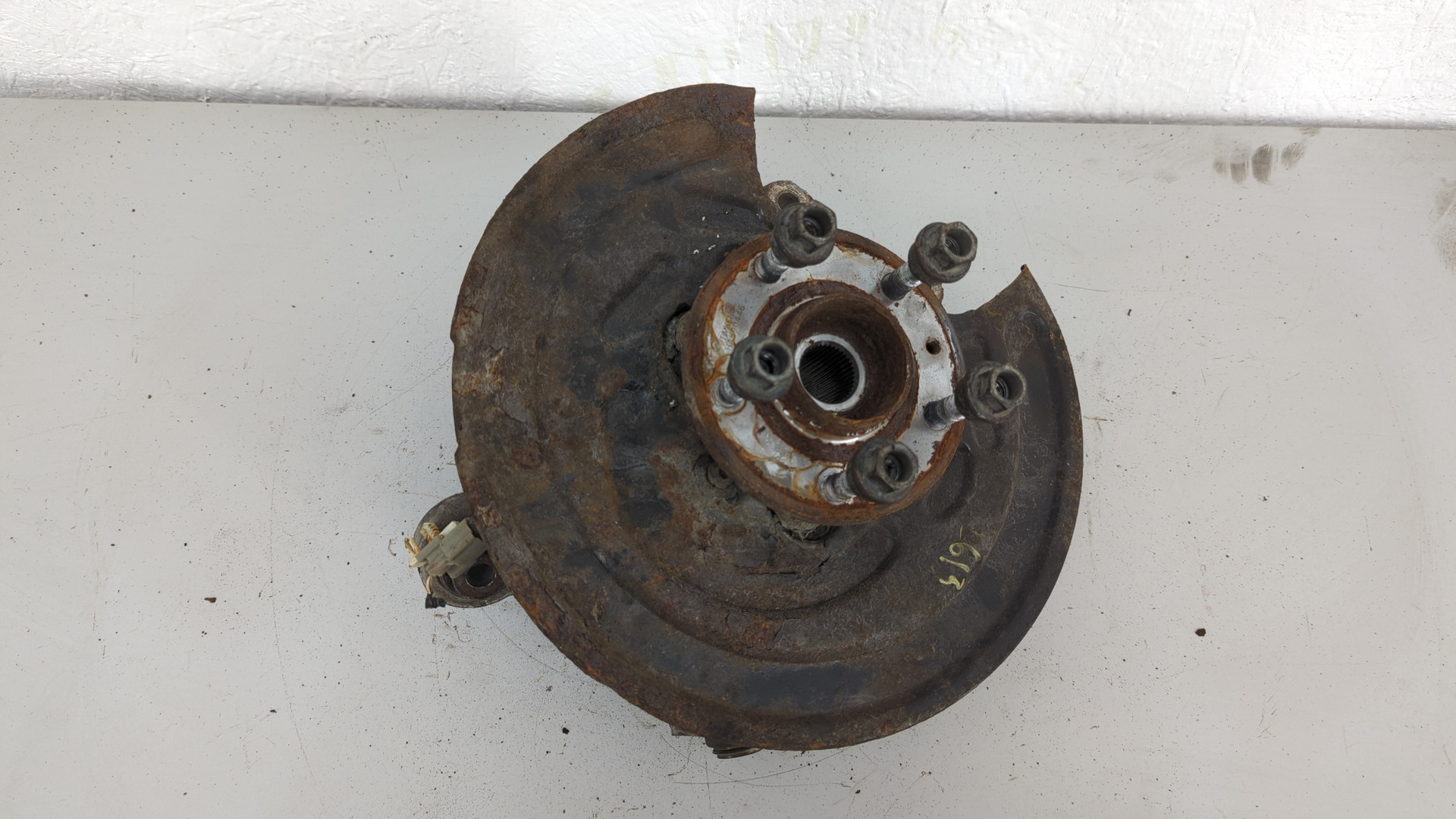 Кулак поворотный задний правый