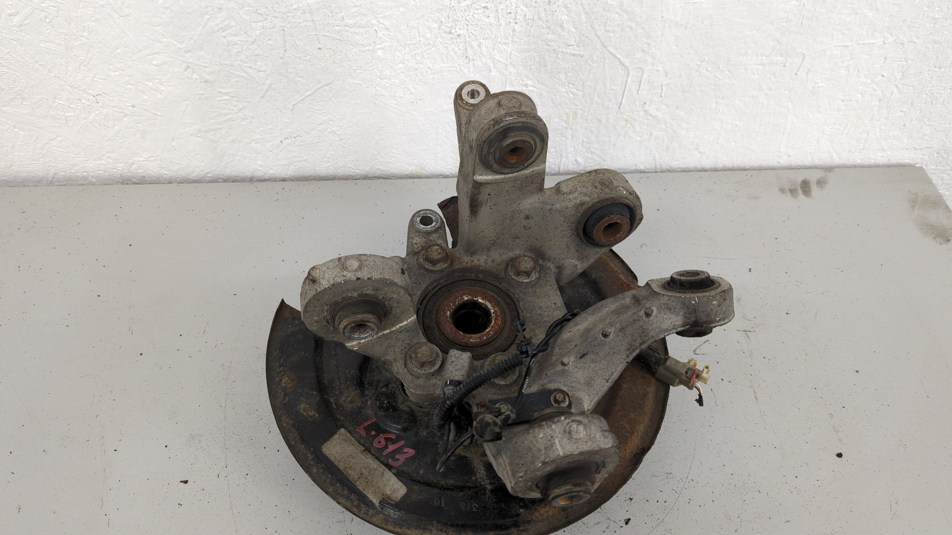 Кулак поворотный задний правый