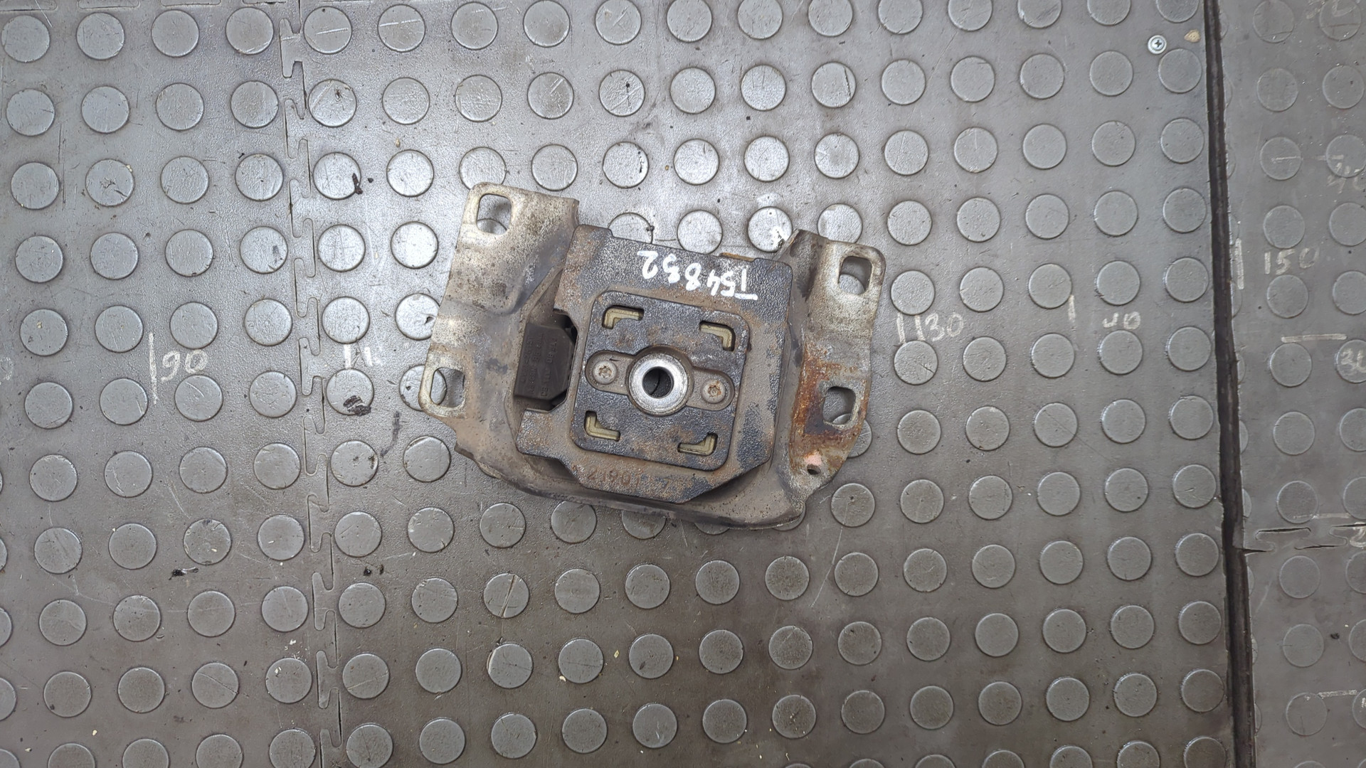 Опора двигателя