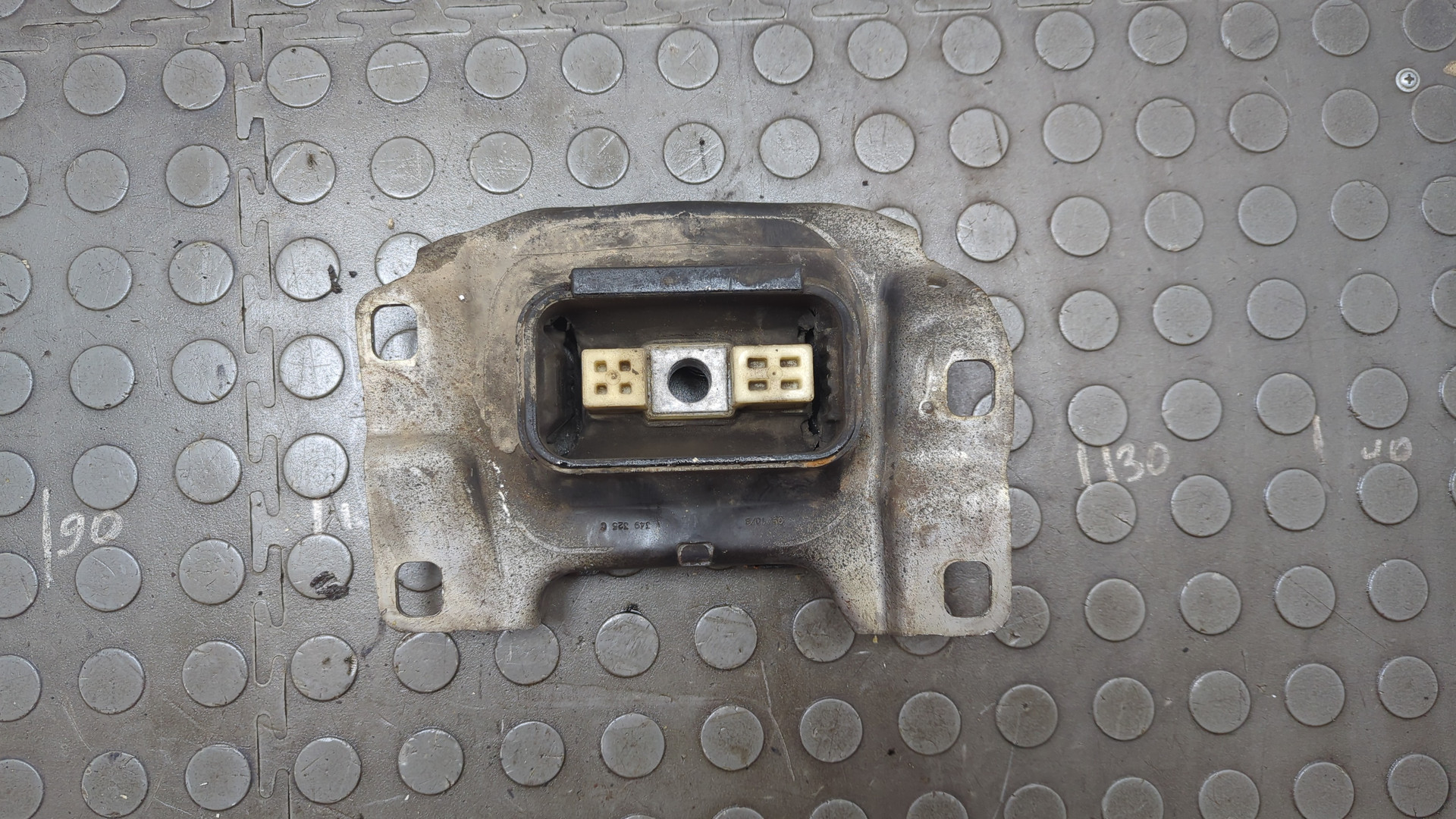 Опора двигателя