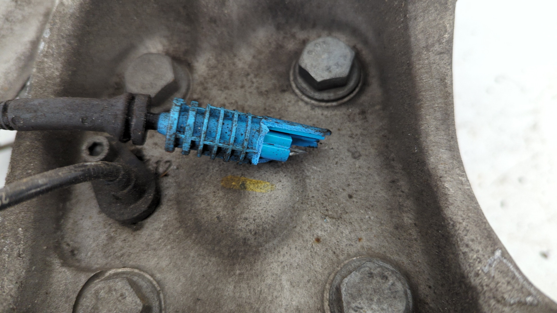 Кулак поворотный передний правый