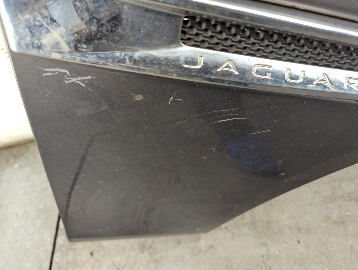 Крыло переднее правое