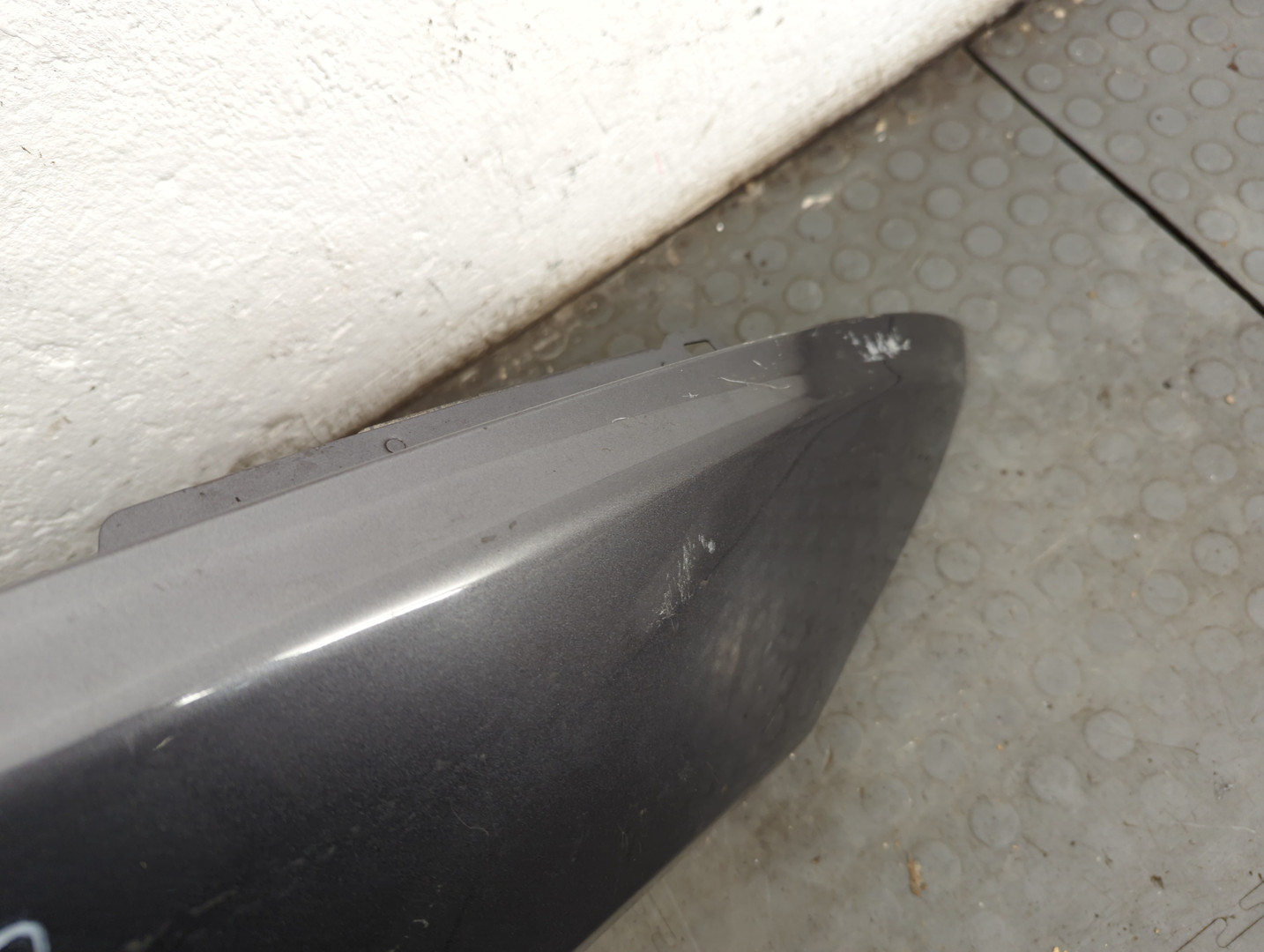 Крыло переднее правое