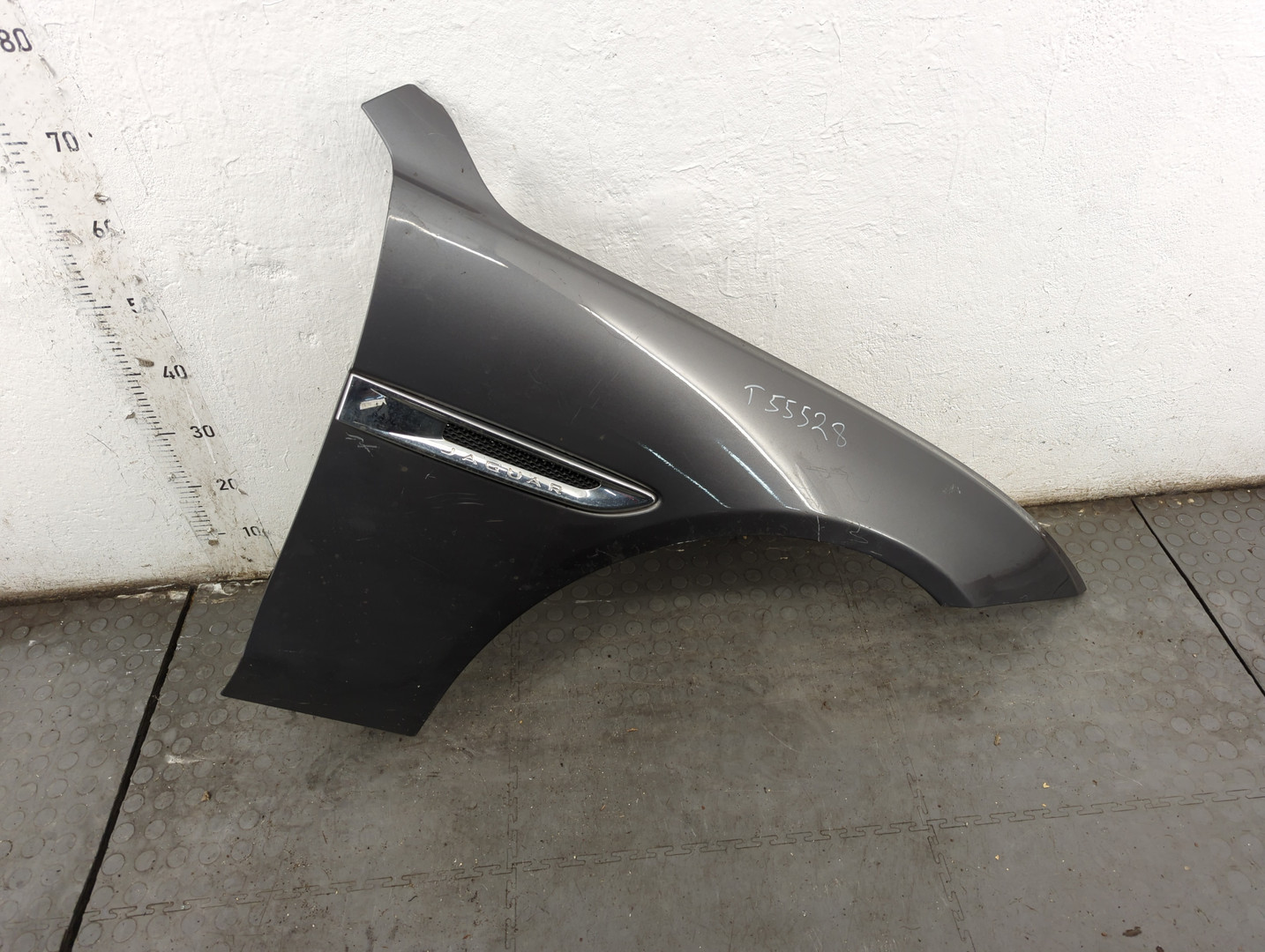 Крыло переднее правое