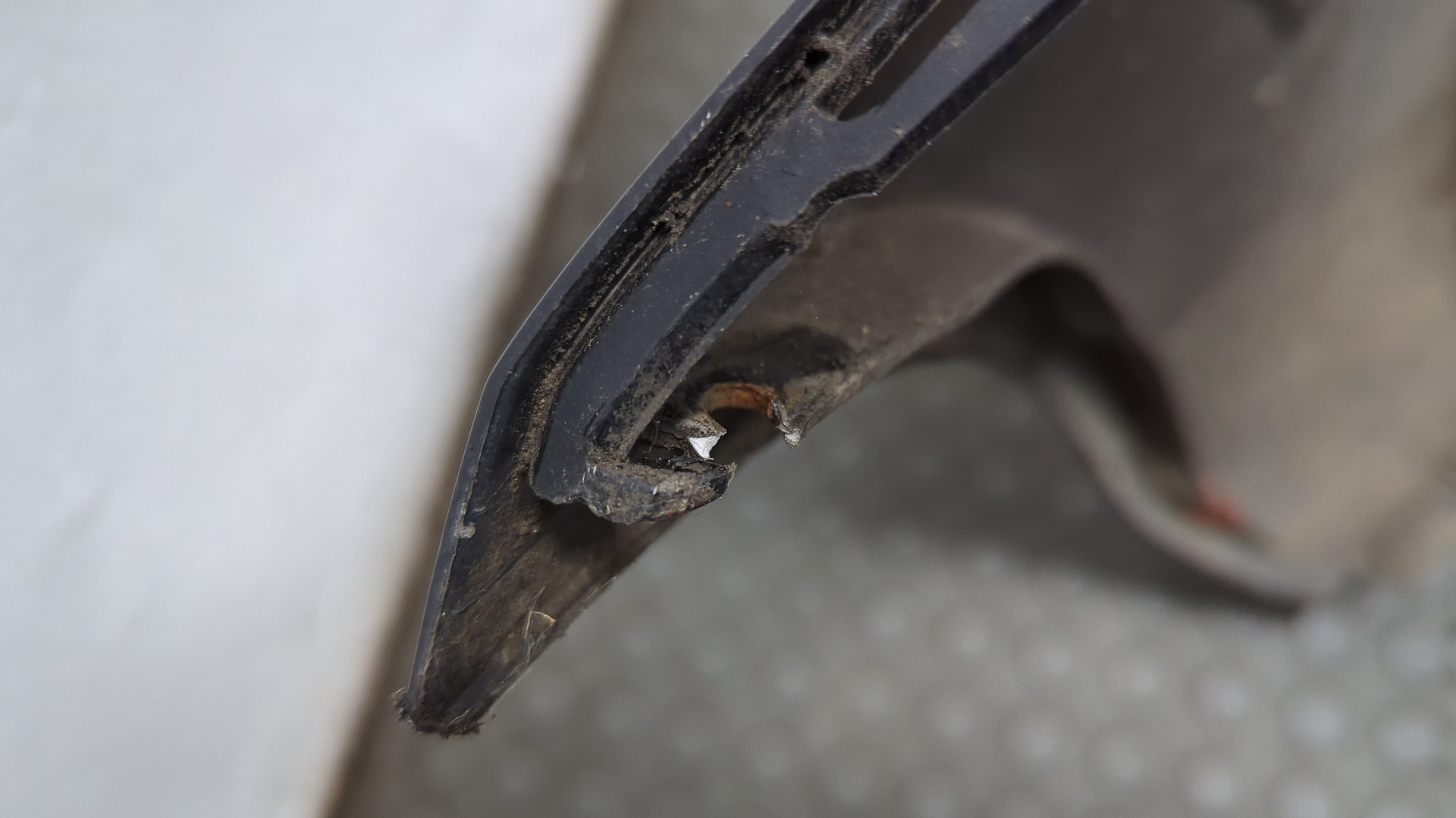 Бампер передний