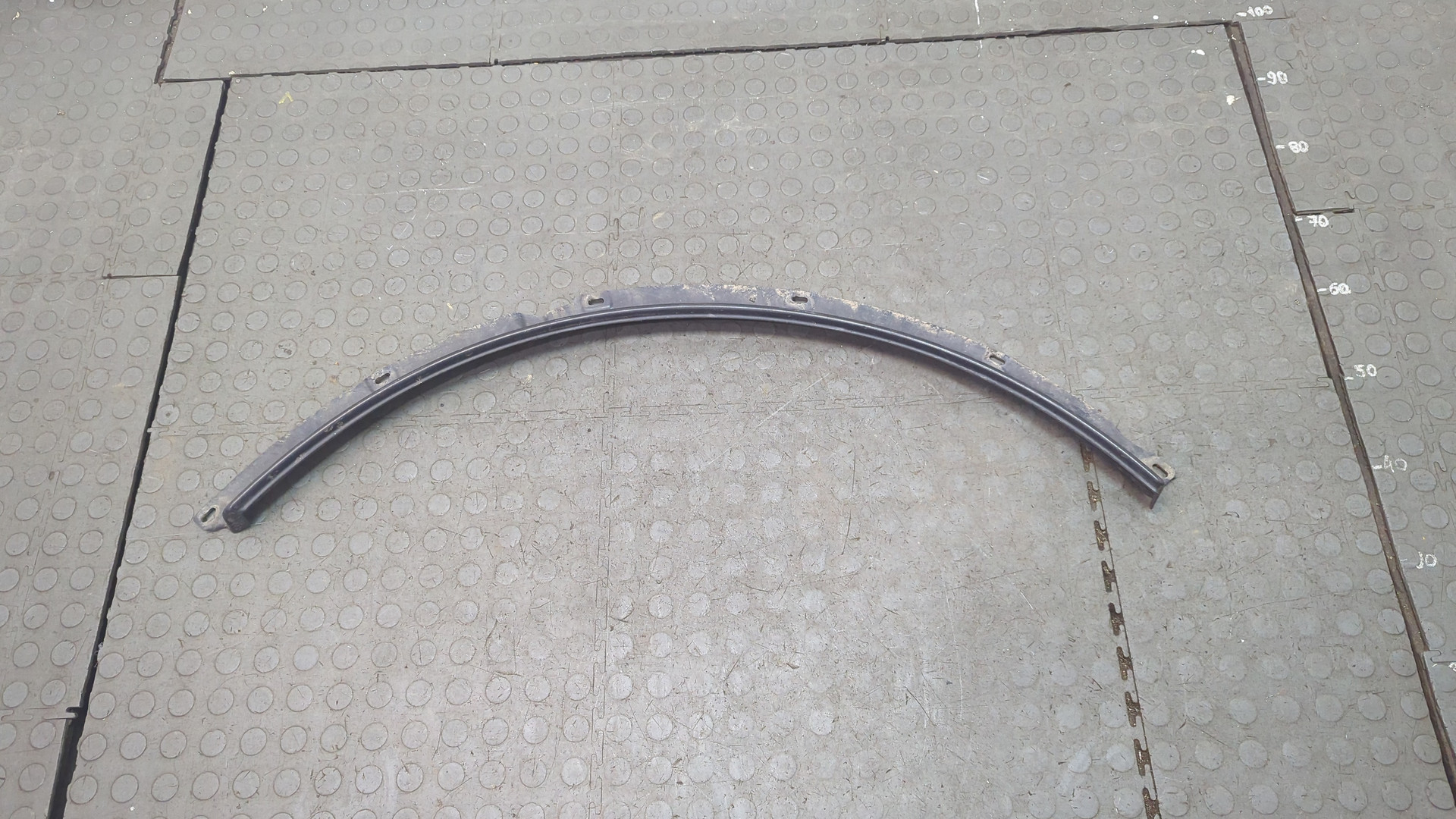 Накладка переднего крыла правого