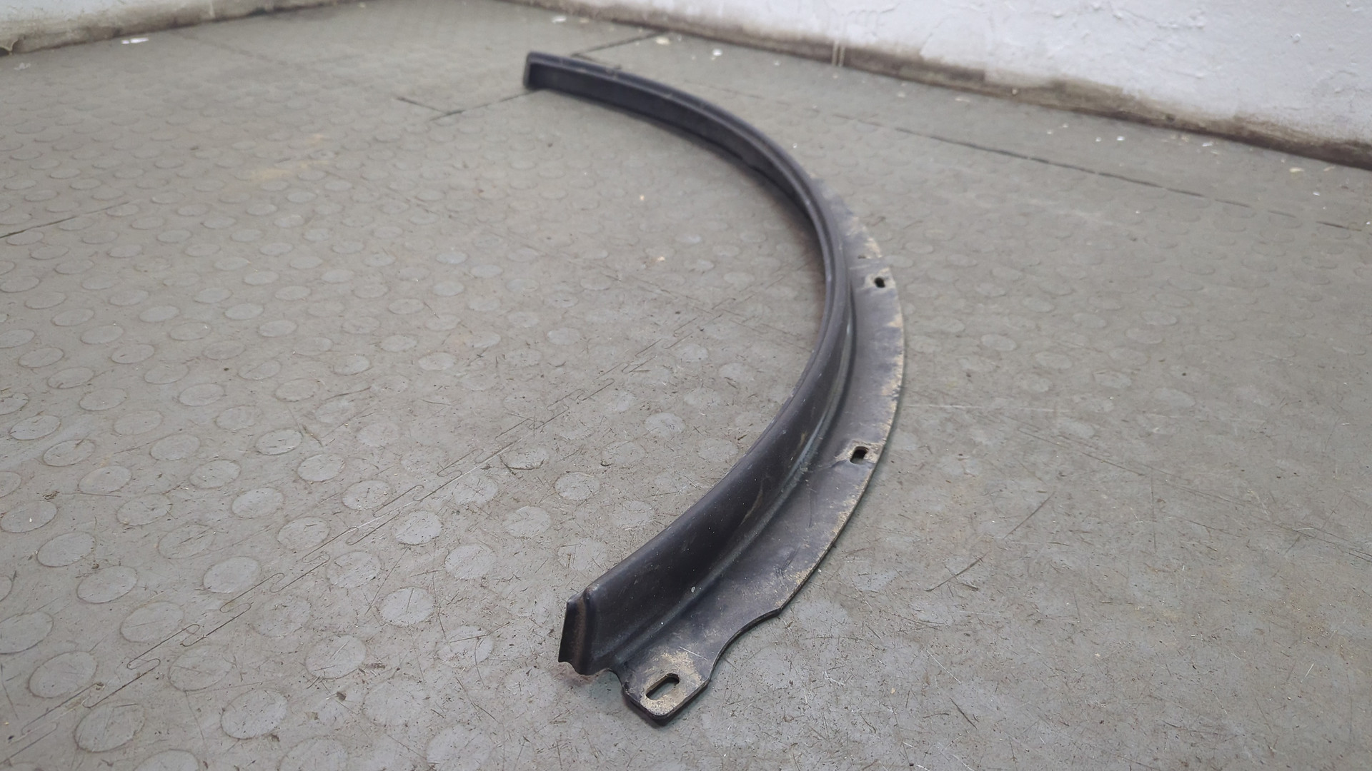 Накладка переднего крыла правого