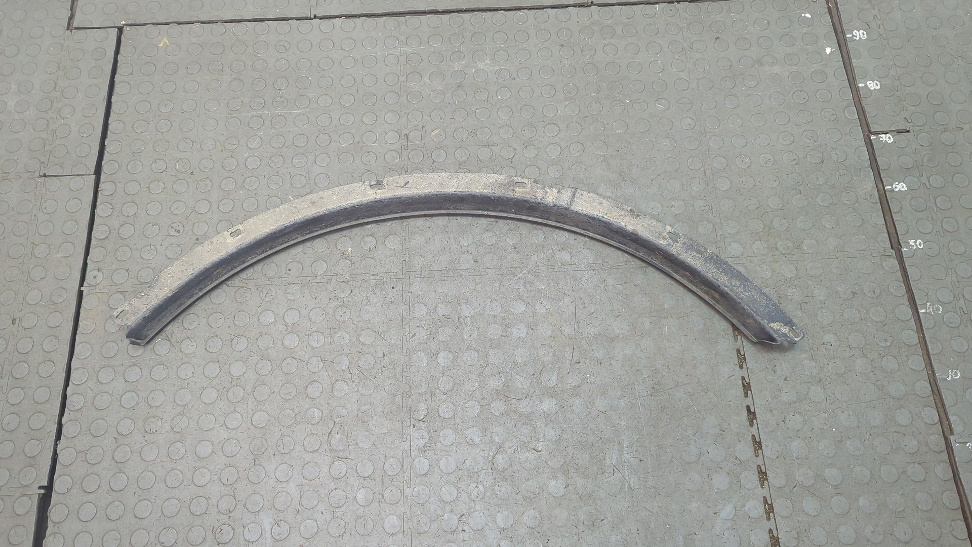 Накладка переднего крыла правого