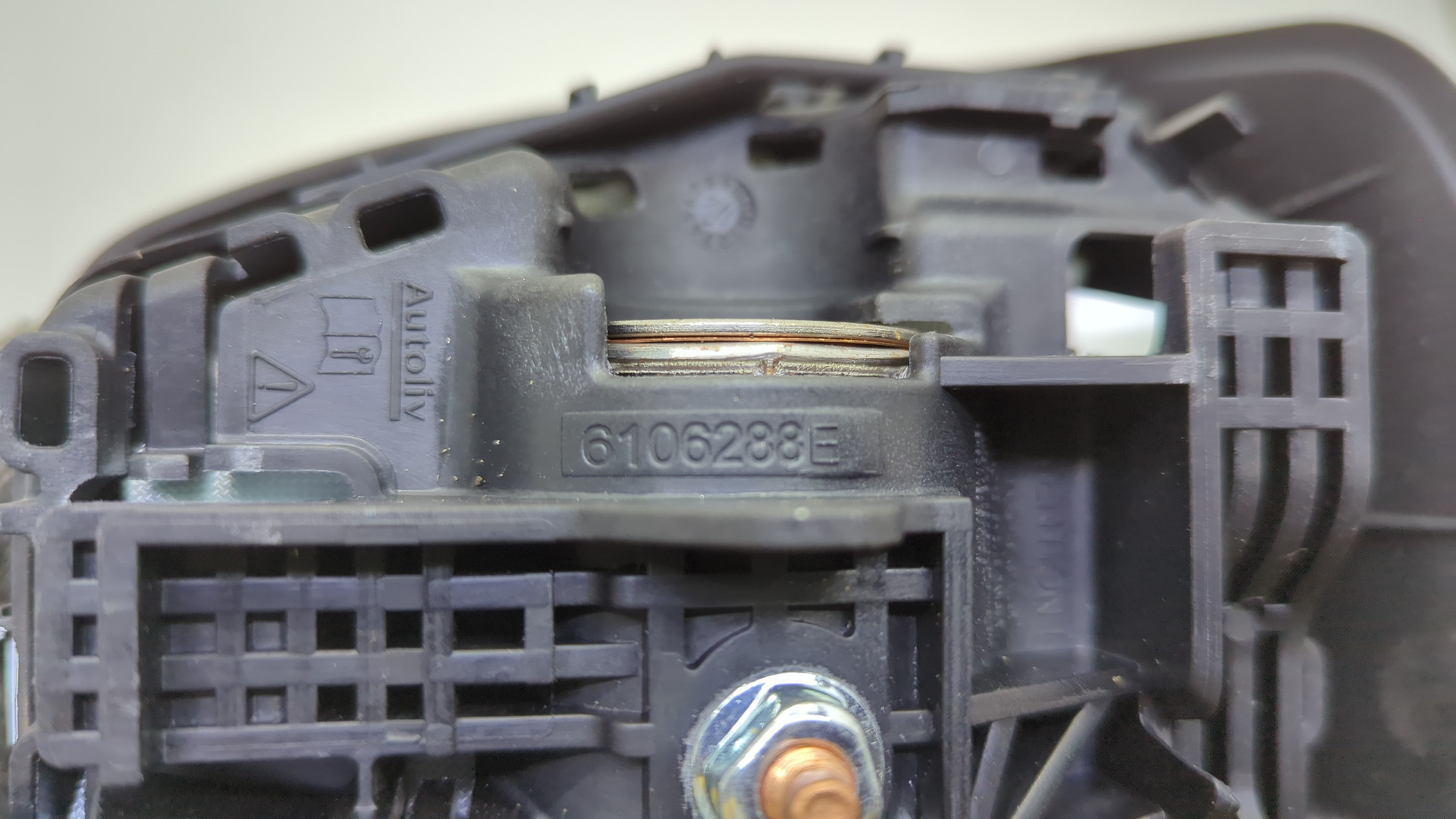 Подушка безопасности в рулевое колесо