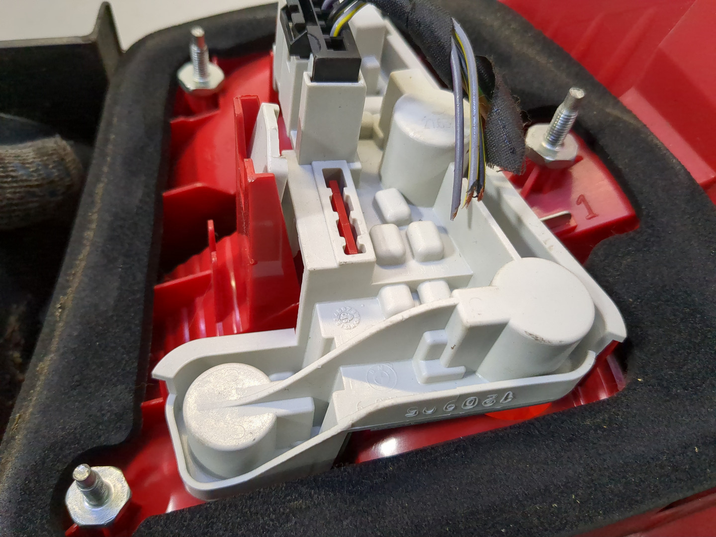 Фонарь задний левый