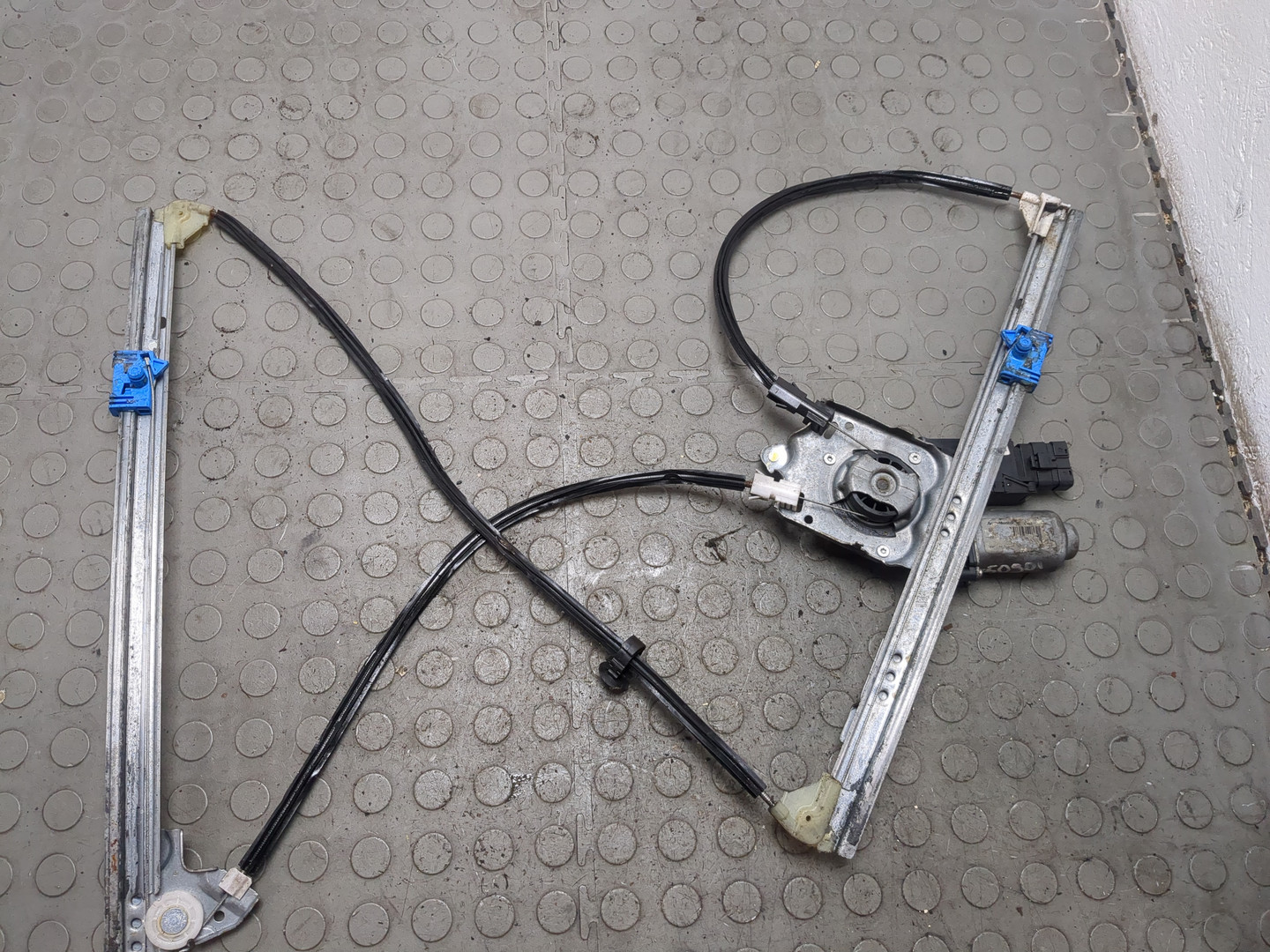 Стеклоподъемник электр. передний левый