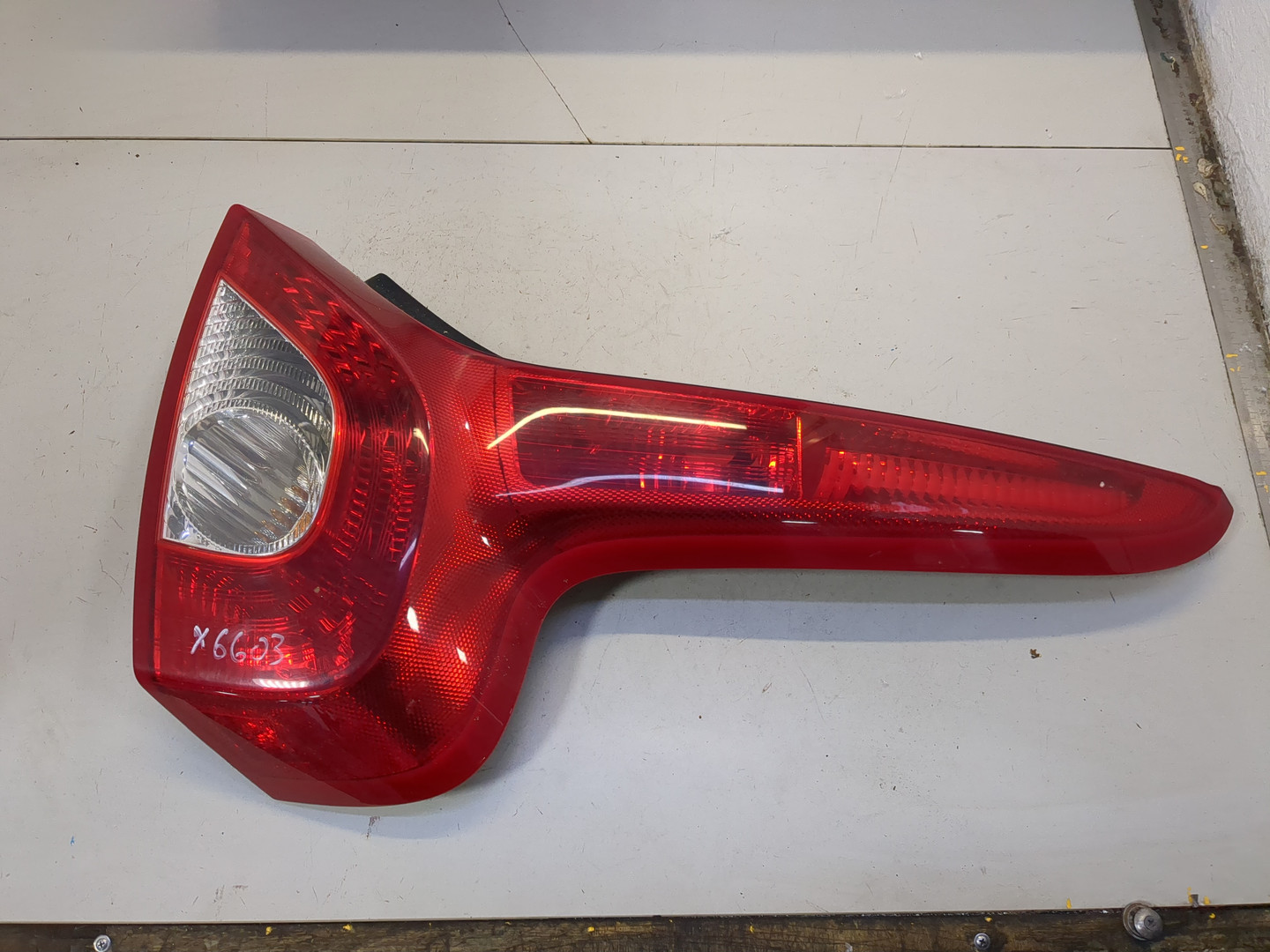 Фонарь задний правый